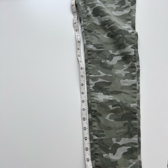 WOMEN’S Camo Jeggings Low Rise EUC Size 13 - Picture 6 of 8